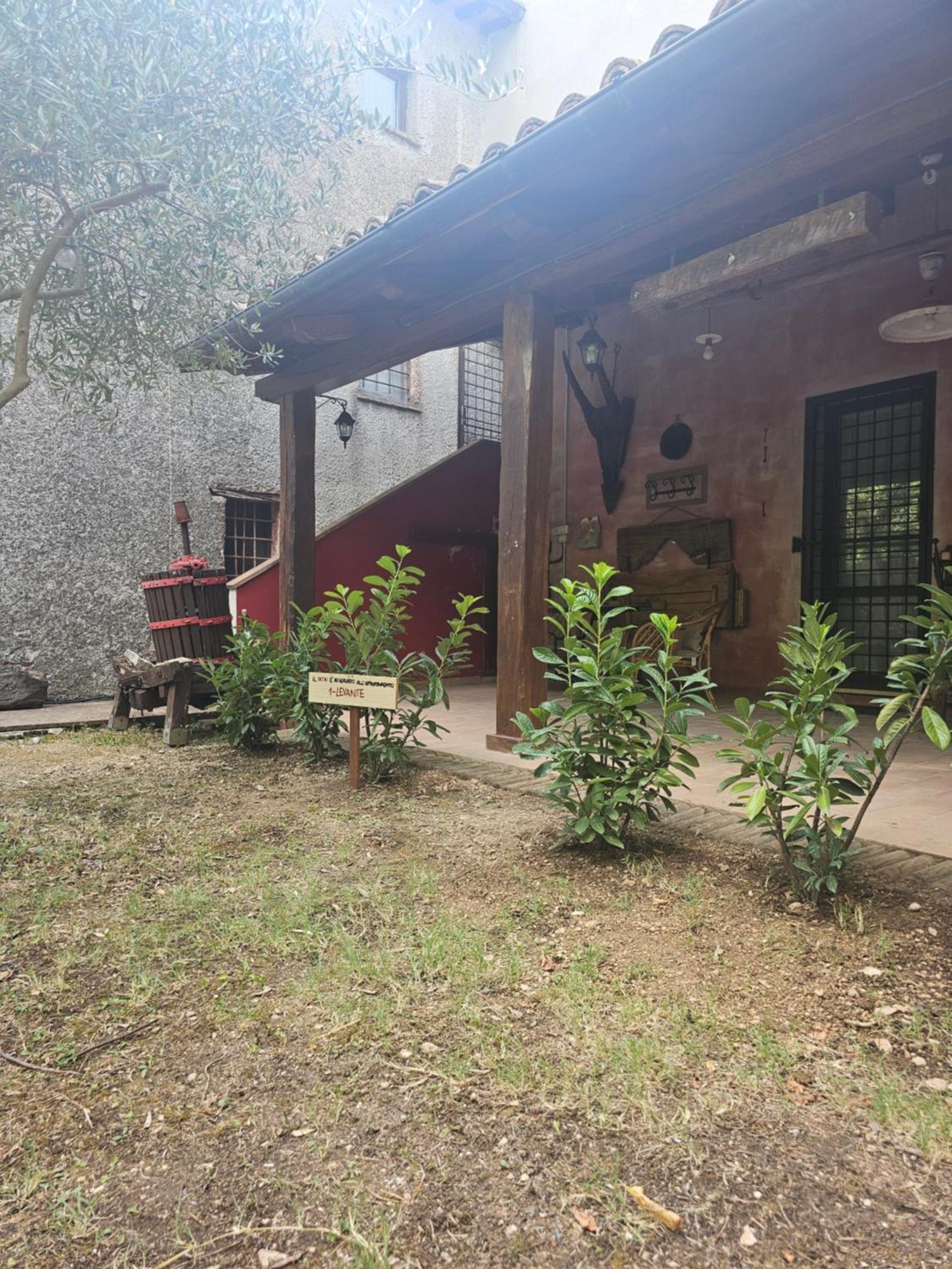 La Rosa Dei Venti - Country House Fossato di Vico エクステリア 写真