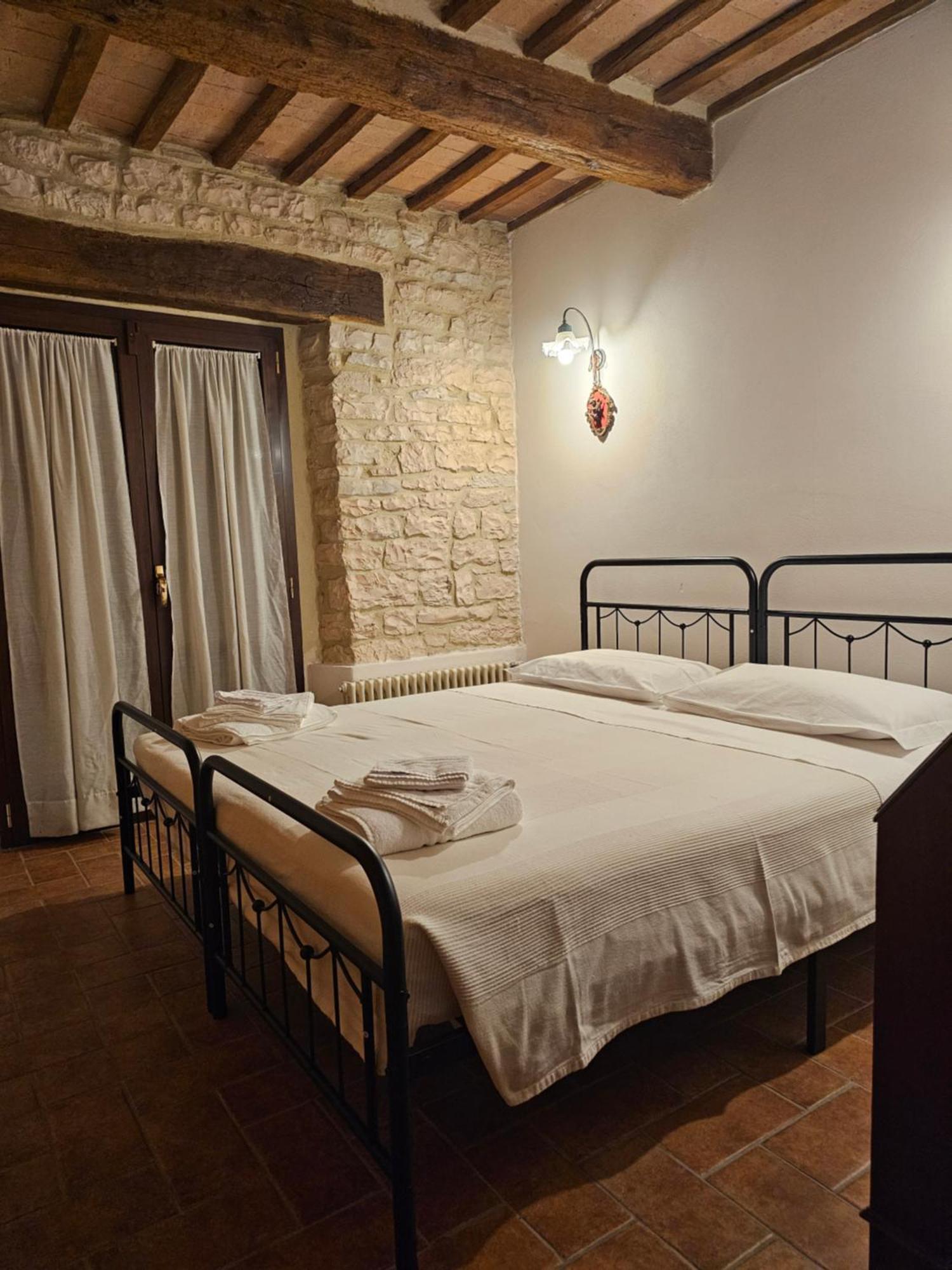 La Rosa Dei Venti - Country House Fossato di Vico エクステリア 写真