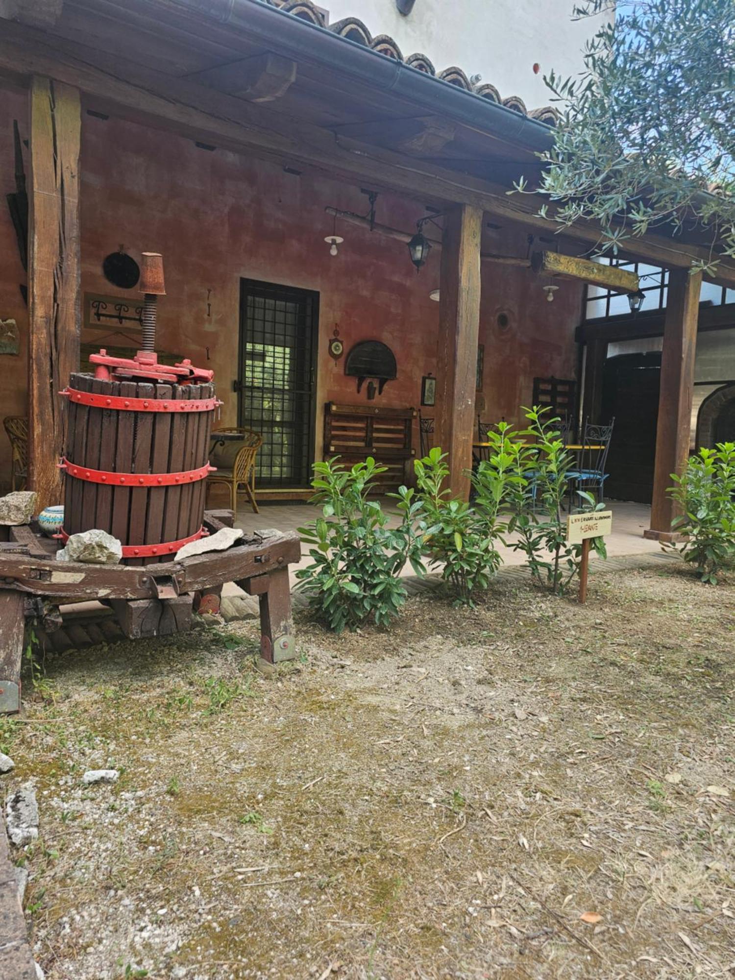 La Rosa Dei Venti - Country House Fossato di Vico エクステリア 写真